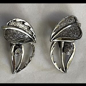 Sarah Coventry Vintage Leaf Leaves Silver Tone Clip On Earrings Modernist Style
